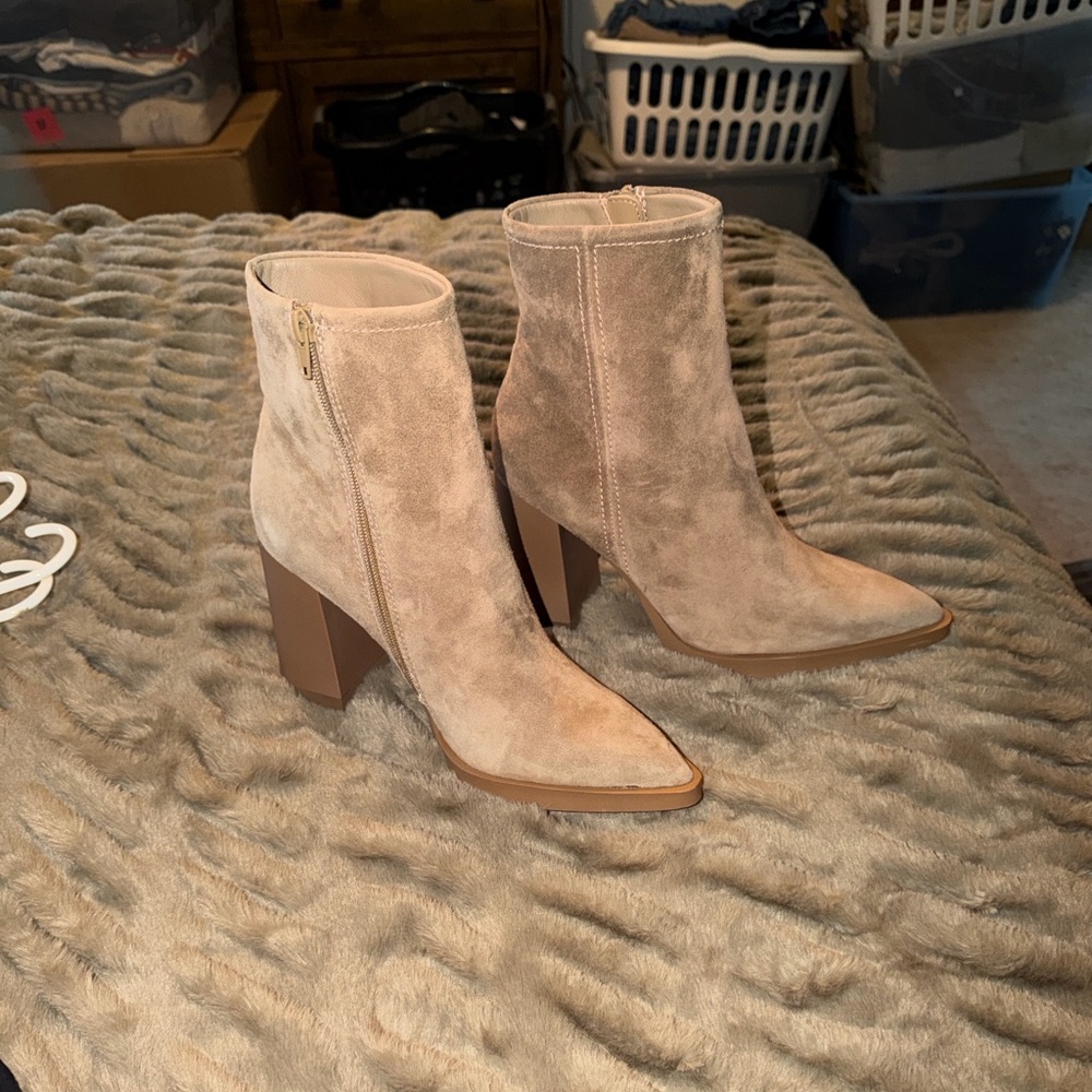 Steve Madden Tan Suede Block Heel Boots